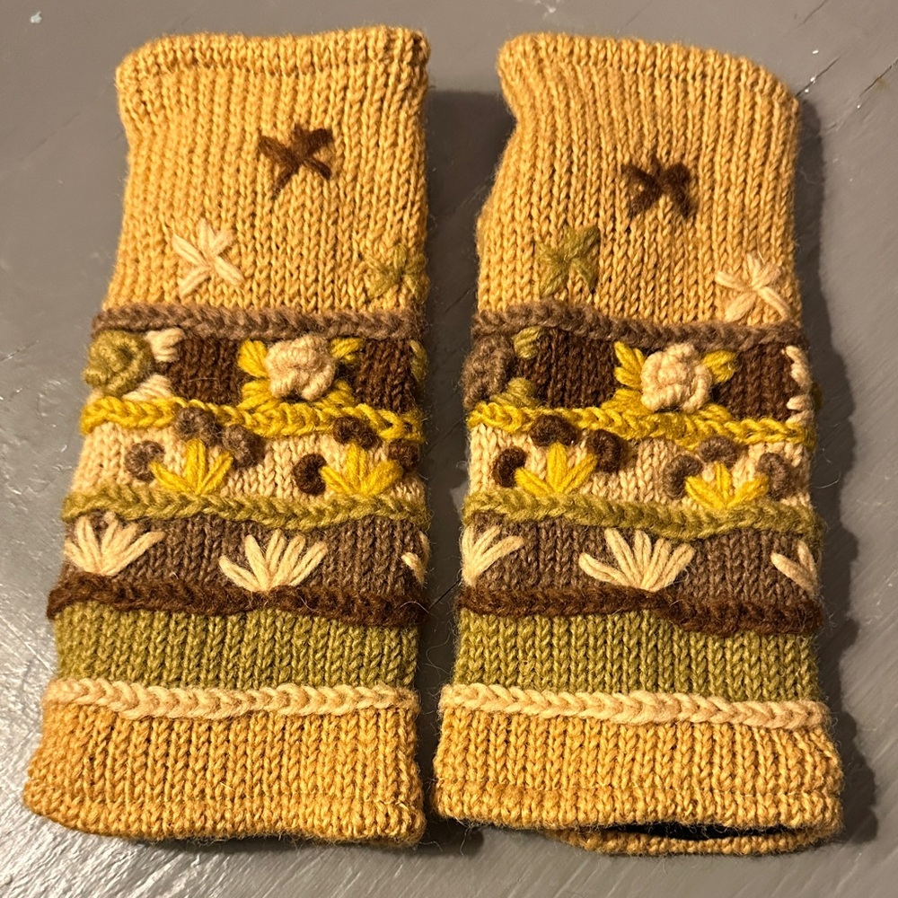 Boutique Yellow and Brown Knit Mittens
